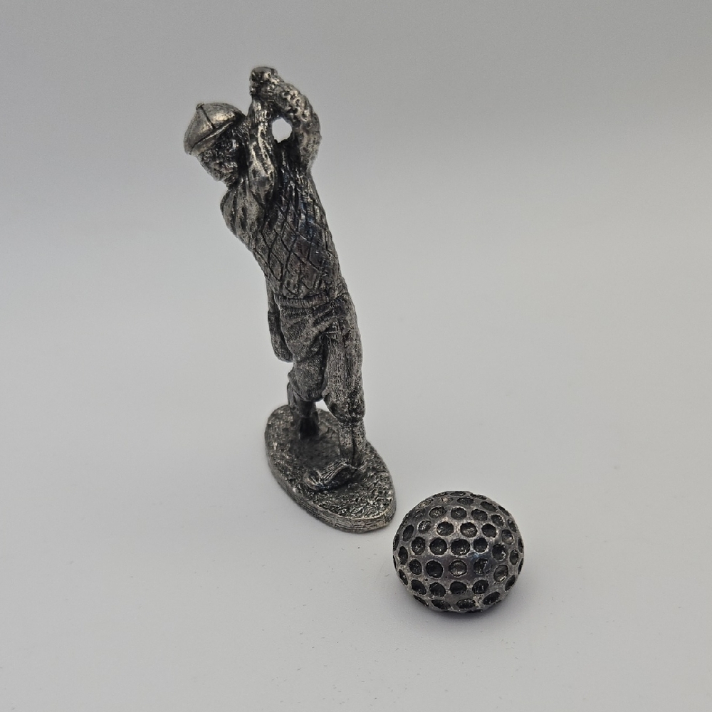 Vintage-Style Golfer Figurine with Removable Golf Ball Desk Decor
